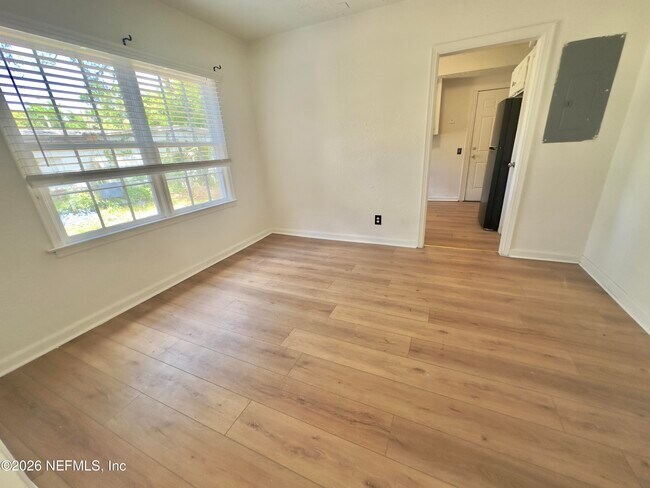 Building Photo - 2051 Danese St