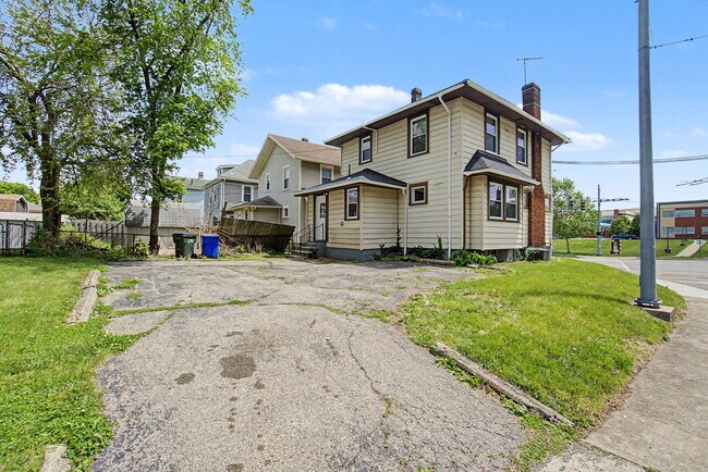 Building Photo - 2600 Wayne Ave