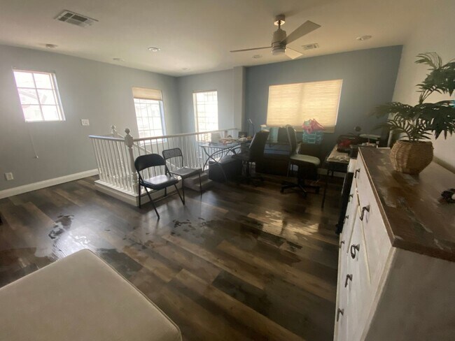 Building Photo - 3 Bedroom Single Family Home in Las Vegas