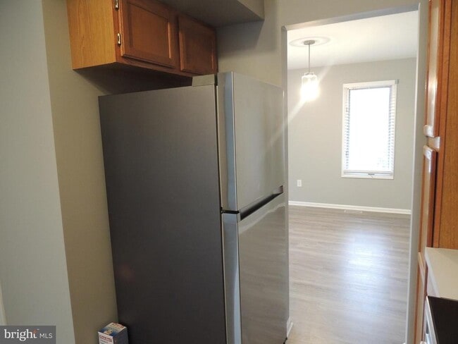 Building Photo - 404 Pinebrooke Cir