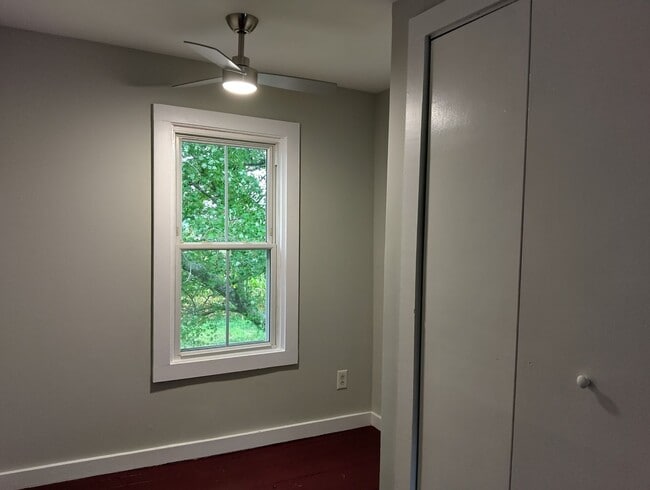 Building Photo - Adorable farmhouse ready for new long term tenants!  Available Now