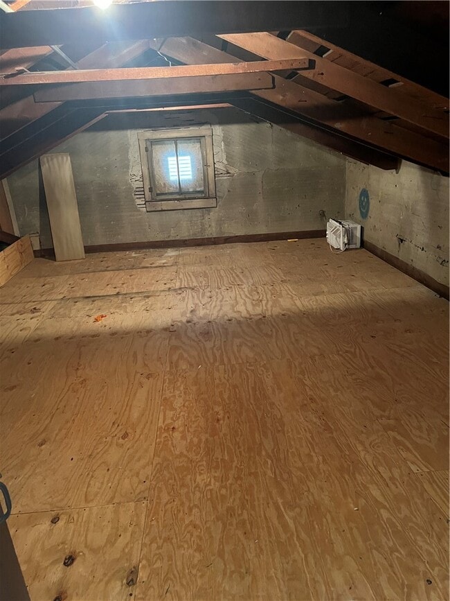 Building Photo - 119 Sayre St