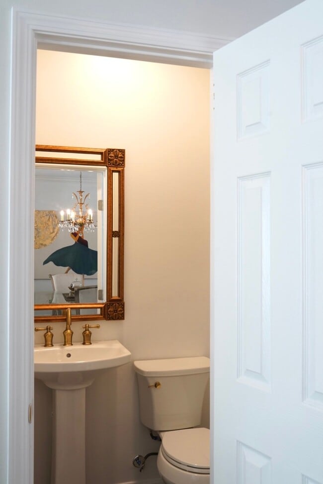 Building Photo - 1316 Tuam St