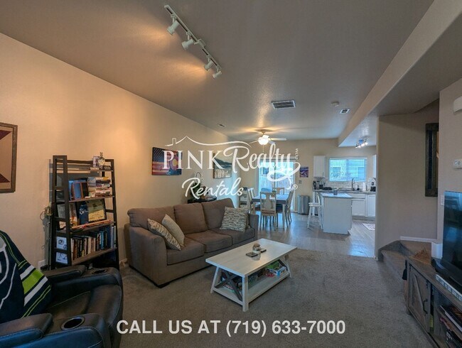 Building Photo - 870 Red Thistle View