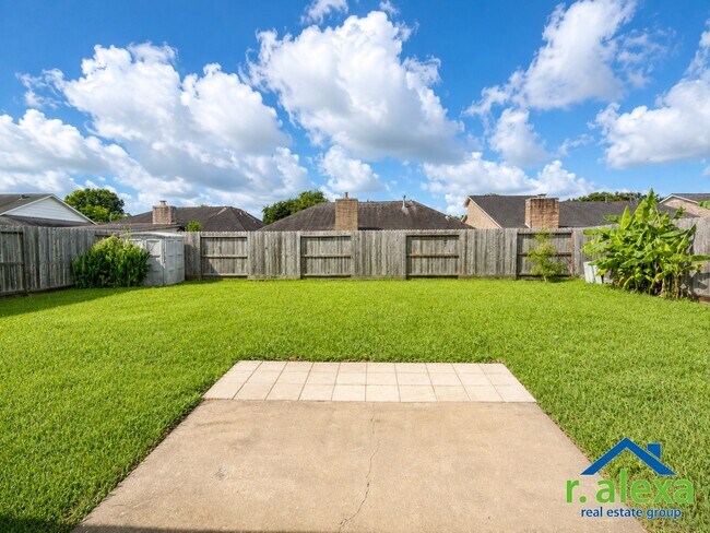 Building Photo - 3038 Mosby Dr