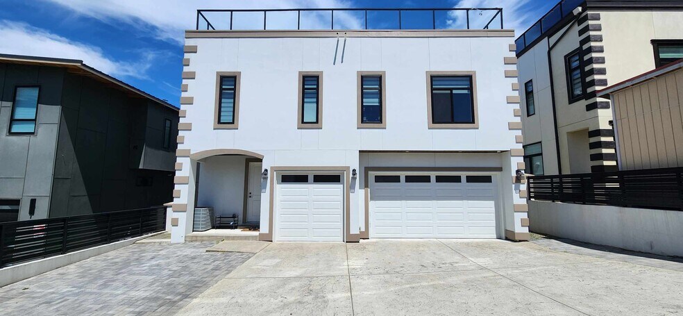 Building Photo - 1129 N 33rd Plz