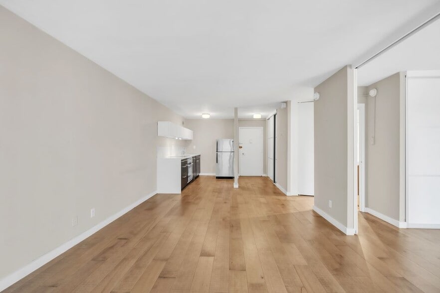 Building Photo - 224 W Rittenhouse Sq