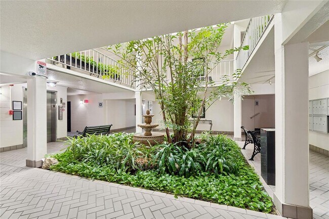 Building Photo - 3325 Bayshore Blvd