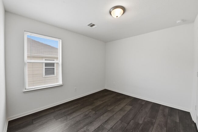 Building Photo - 2518 Boxwood Park