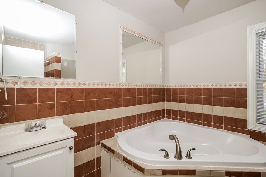 Building Photo - 369 Windemere Way