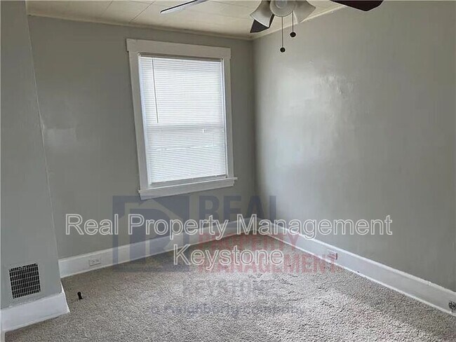 Building Photo - 33 Merritt Ave