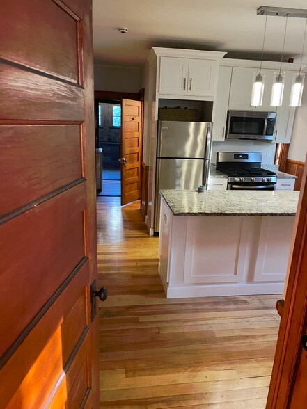 Building Photo - 77 Sterling St