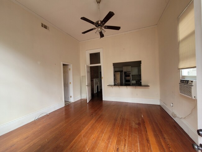 Building Photo - 2367 St Thomas St