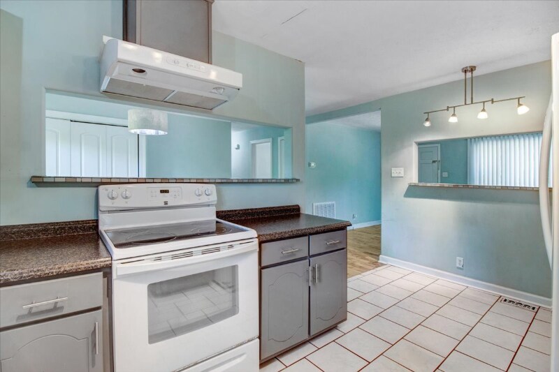 Building Photo - 1506 Boyette Dr