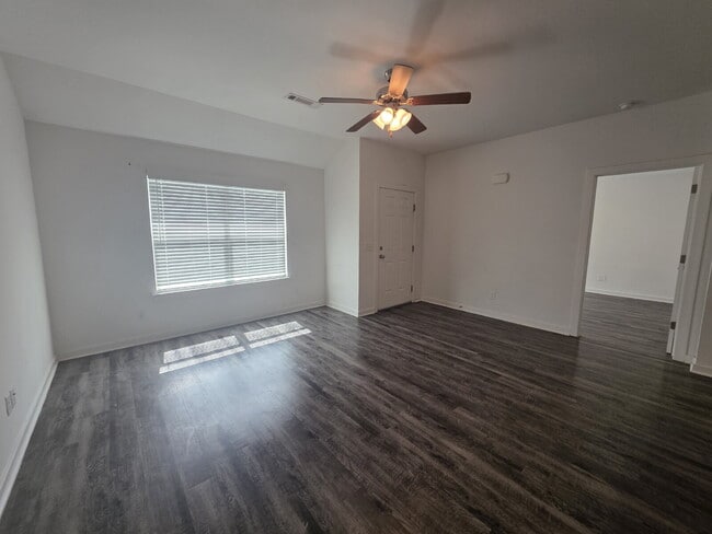 Building Photo - 320 Westbrook Ct