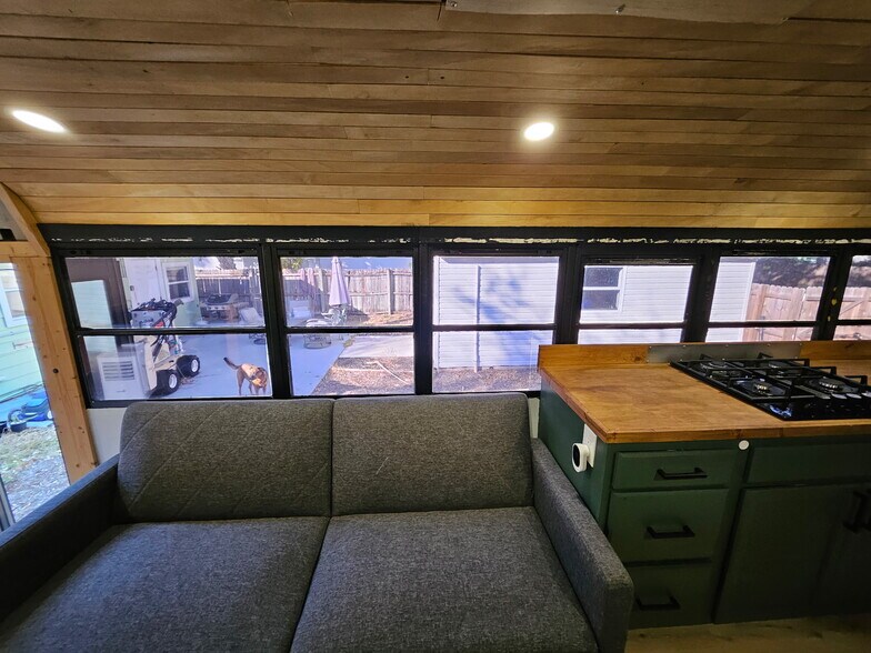 Convertible sofa bed - 2450 44th St S