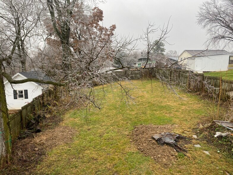 Building Photo - 10 W H St