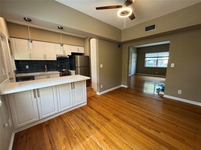 Building Photo - 725 NE 91st St