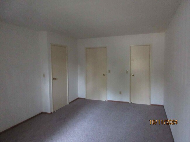 Building Photo - Available Beginning of October 2025 German...