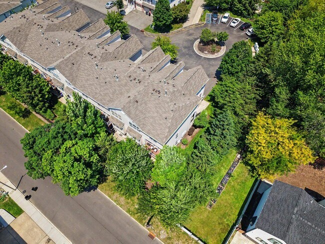 Building Photo - 180 Blue Heron Dr