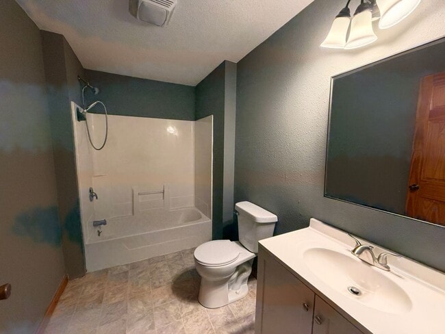 Building Photo - Cozy 2-Bedroom Home for Rent in Atalissa IA!