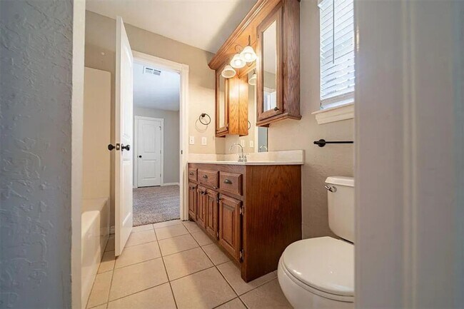 Building Photo - 1105 Kelsi Dr