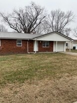 Building Photo - 13 Independence Dr