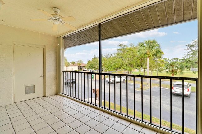 Building Photo - 6392 Chasewood Dr