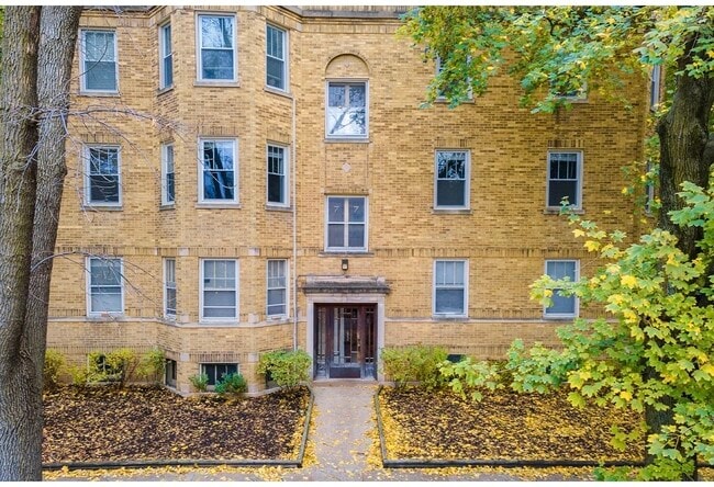 Building Photo - 3703 N Hoyne Ave