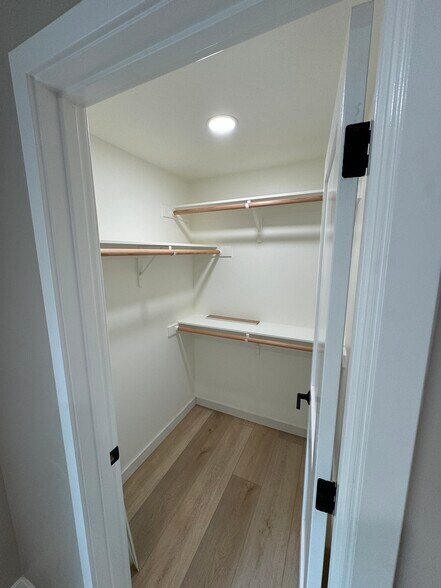 Building Photo - 215 Burkhill Ln