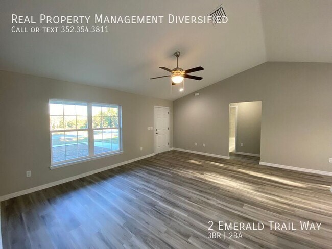 Building Photo - 2 Emerald Trail