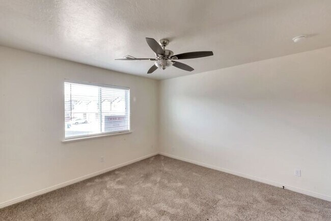 Building Photo - Stunning Saratoga Springs Townhome