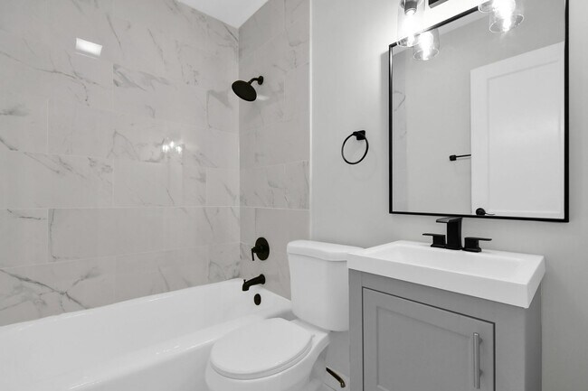 Building Photo - Charming Three-Bedroom Home in the Heart of Columbus!