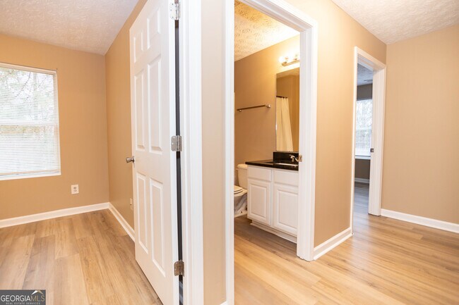 Building Photo - 12303 Fairington Ridge Cir