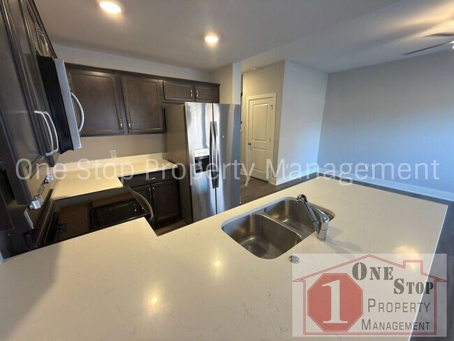 Building Photo - 3 Bedroom / 2.5 Bathroom Townhome in Louisburg, KS!