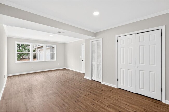 Building Photo - 4933 Dana Dr NE