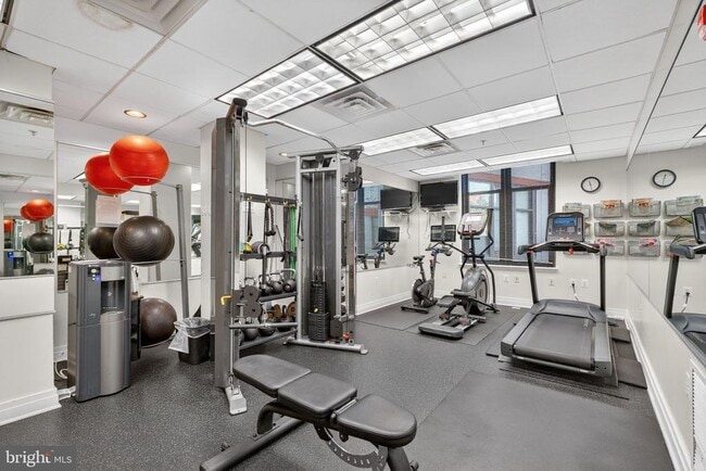 Building Photo - 2120 Vermont Ave NW