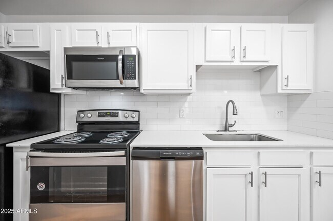 Building Photo - 3065 N 67th Ave
