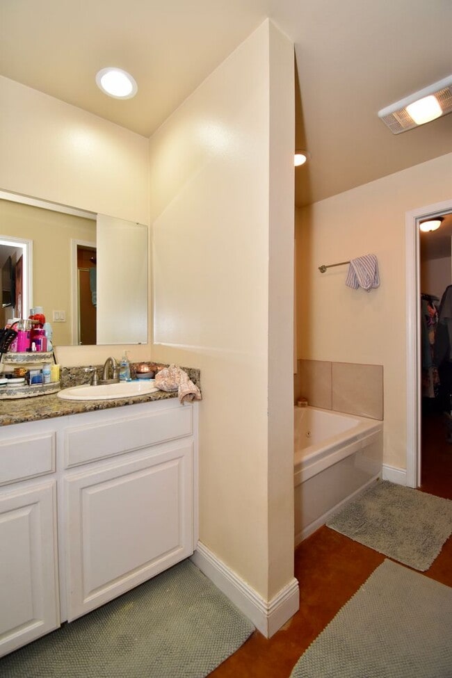 Building Photo - 3 Bed, 2 Bath Home in Ruston