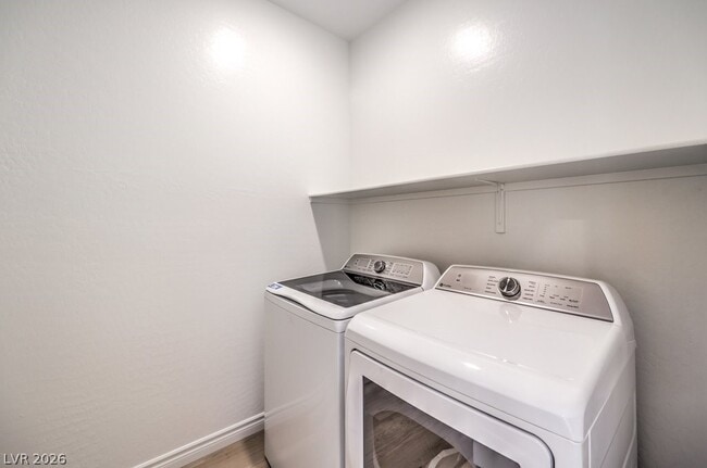 Building Photo - 600 N Carriage Hill Dr