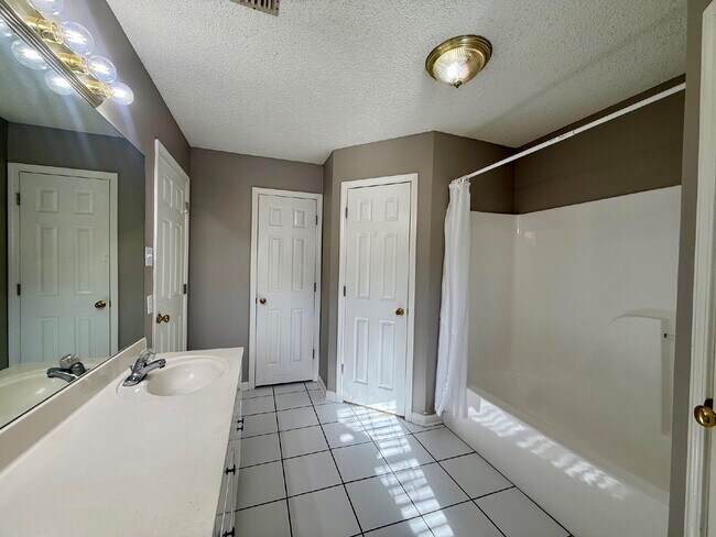 Building Photo - 24 Winchester Ct