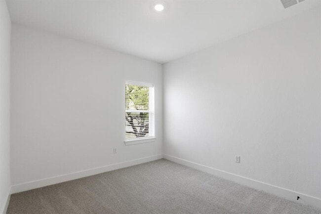 Building Photo - 881 Prominence Wy