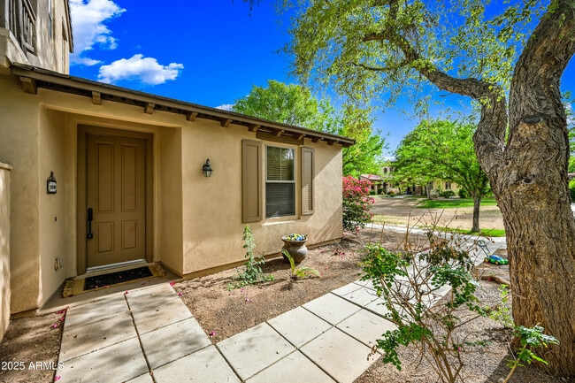 Building Photo - 15340 W Dahlia Dr