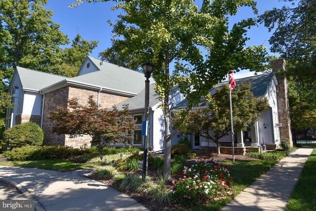 Building Photo - 4409 Sedgehurst Dr