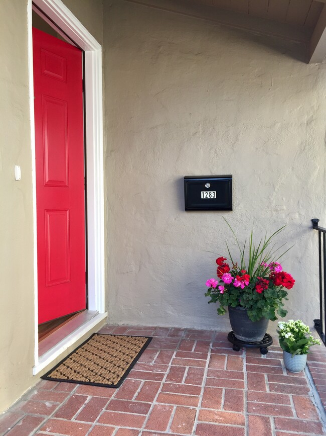 Front Door - 1283 El Camino Real