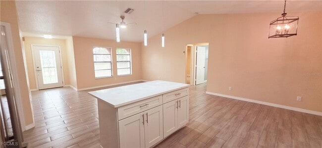 Building Photo - 930 SW 34th St