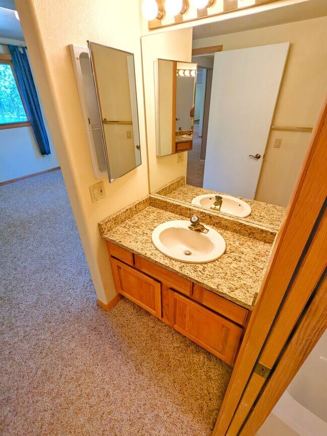 Building Photo - Beautiful Home In Monument