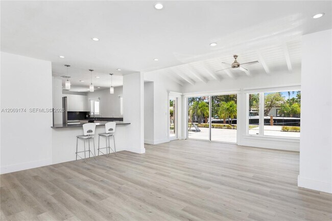 Building Photo - 330 Coconut Isle Dr