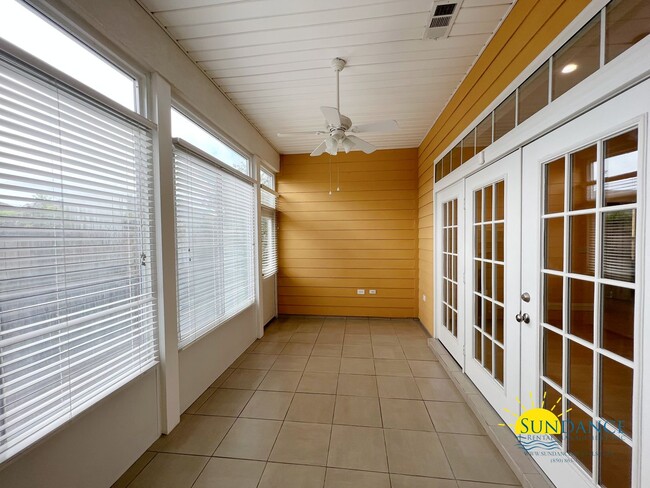 Building Photo - Spacious 3-Bedroom Home with Florida Room in the Heart of Fort Walton Beach!
