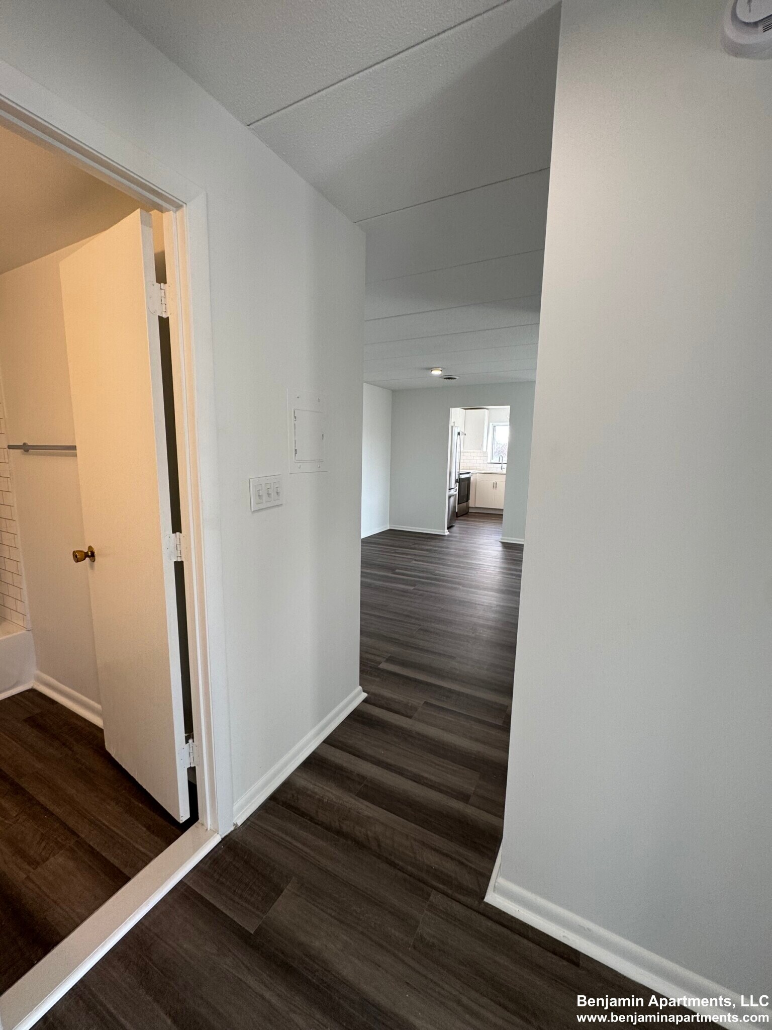 Building Photo - 51 Hill Rd